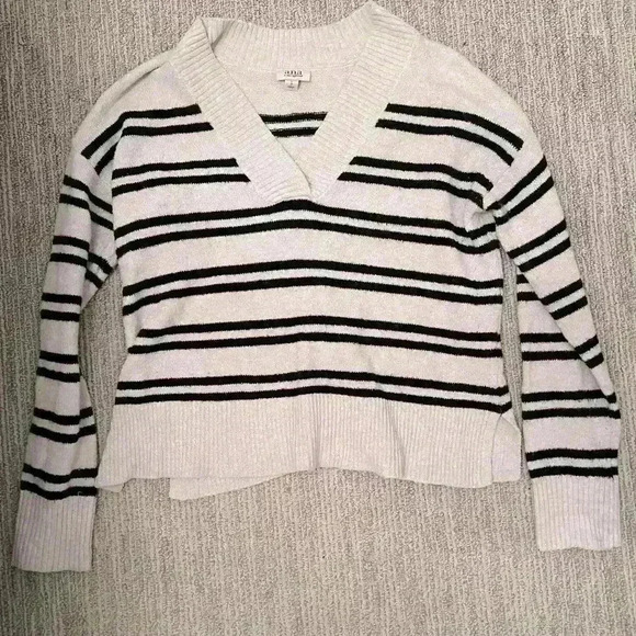 Small VERY SOFT cream and striped long sleeve sweater - Picture 1 of 4